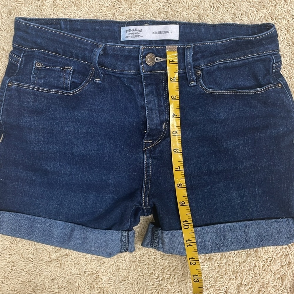 Levi Strauss & Co Signature Dark Wash Mid Rise Shorts Classic Cuffs Stretch Sz 2 - Picture 8 of 14